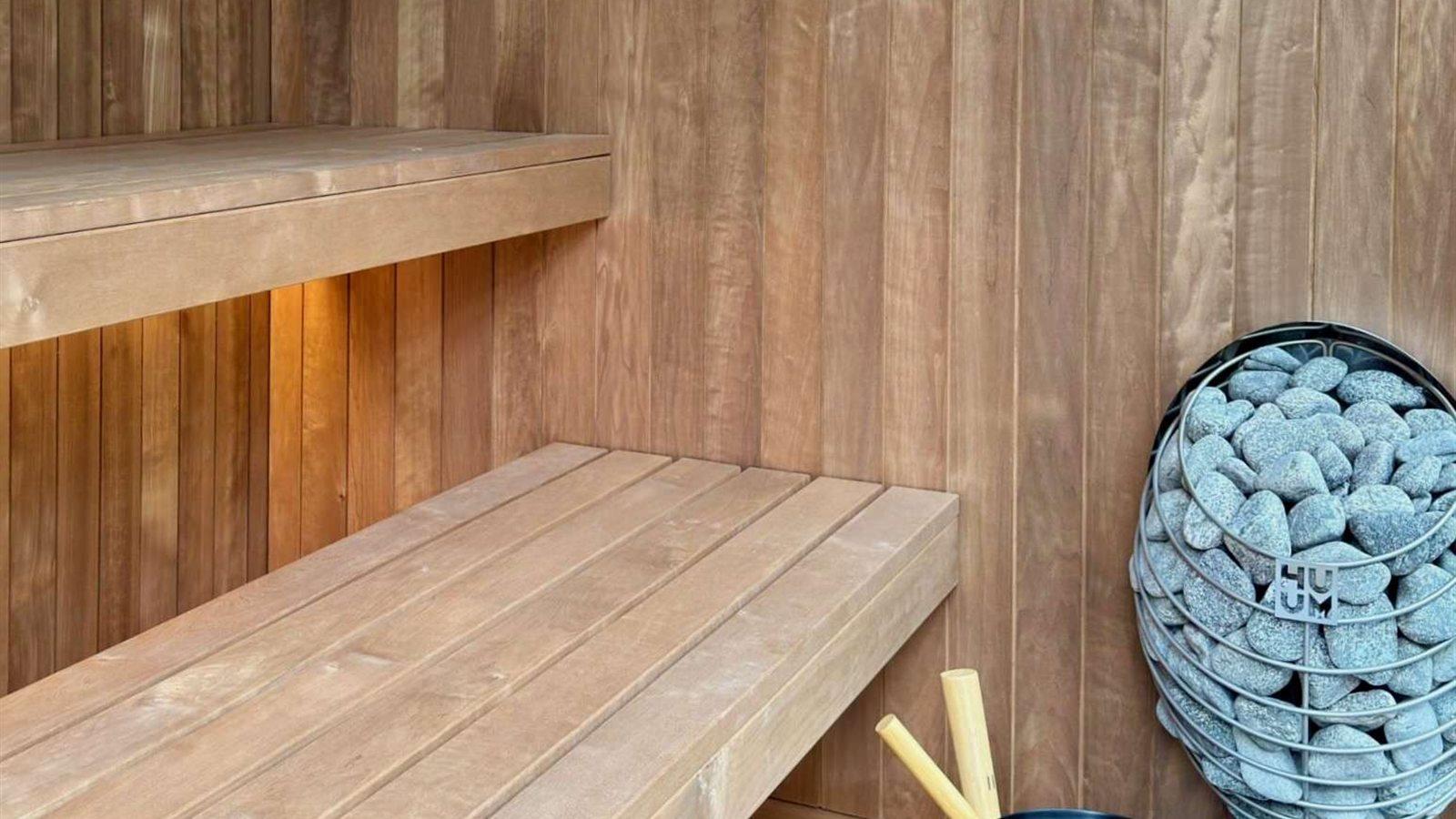 How Should You Choose the Bench Layout for Your Sauna?