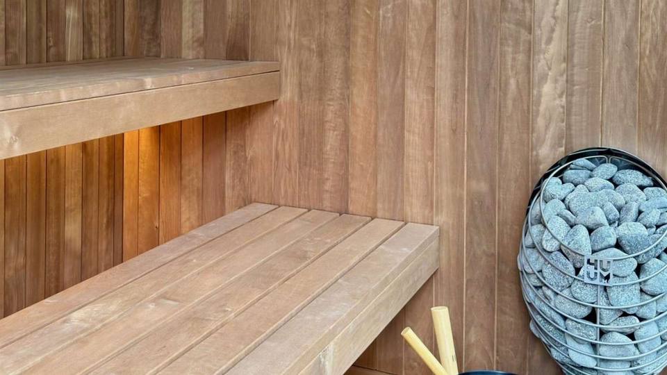How Should You Choose the Bench Layout for Your Sauna?
