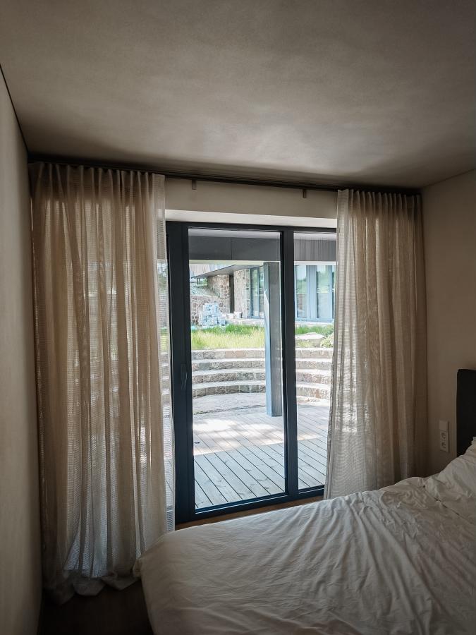 Stambaus audimo dieninės užuolaidos – kodėl jos tapo vienu mėgstamiausių mūsų pasirinkimų?